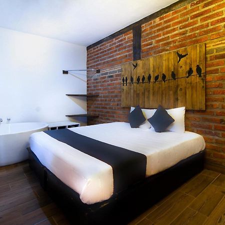 Hotel Cabanas Azul Tequilana Arandas ภายนอก รูปภาพ
