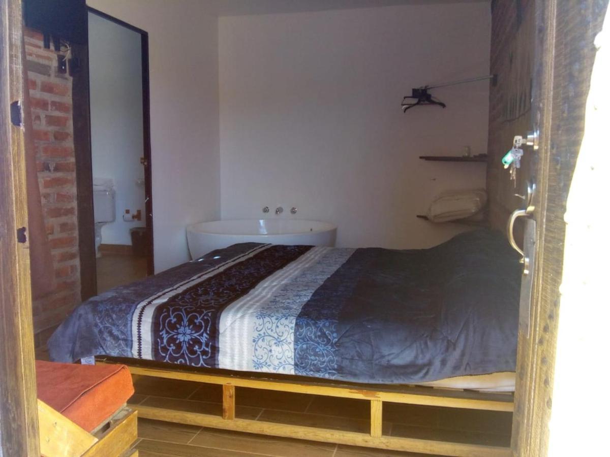 Hotel Cabanas Azul Tequilana Arandas ภายนอก รูปภาพ