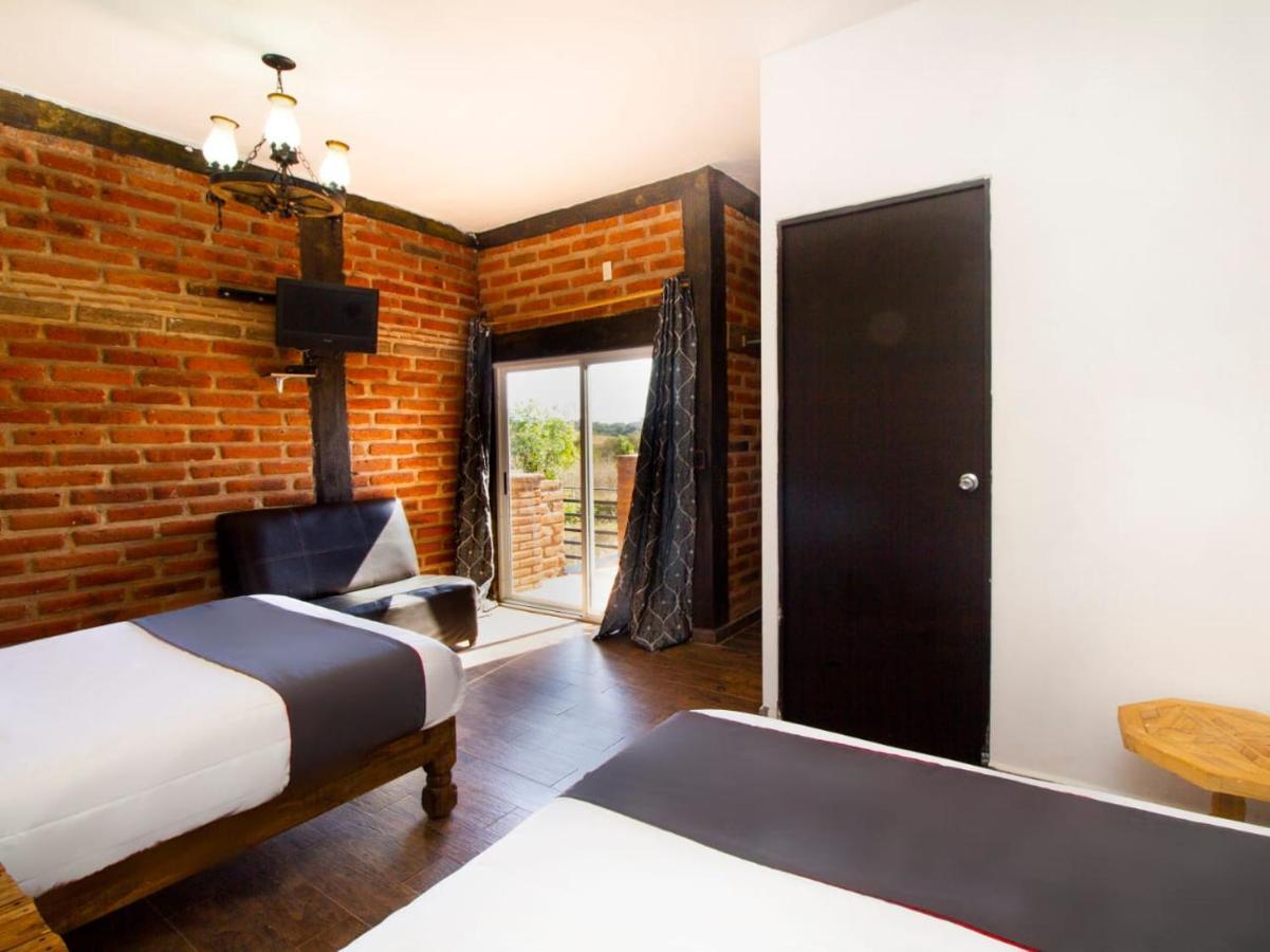 Hotel Cabanas Azul Tequilana Arandas ภายนอก รูปภาพ