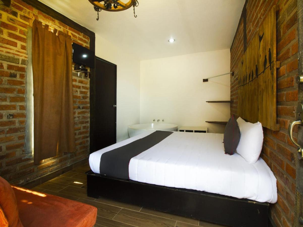 Hotel Cabanas Azul Tequilana Arandas ภายนอก รูปภาพ