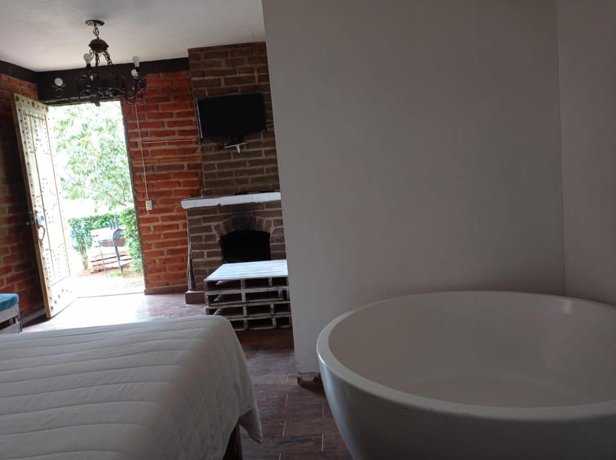 Hotel Cabanas Azul Tequilana Arandas ภายนอก รูปภาพ
